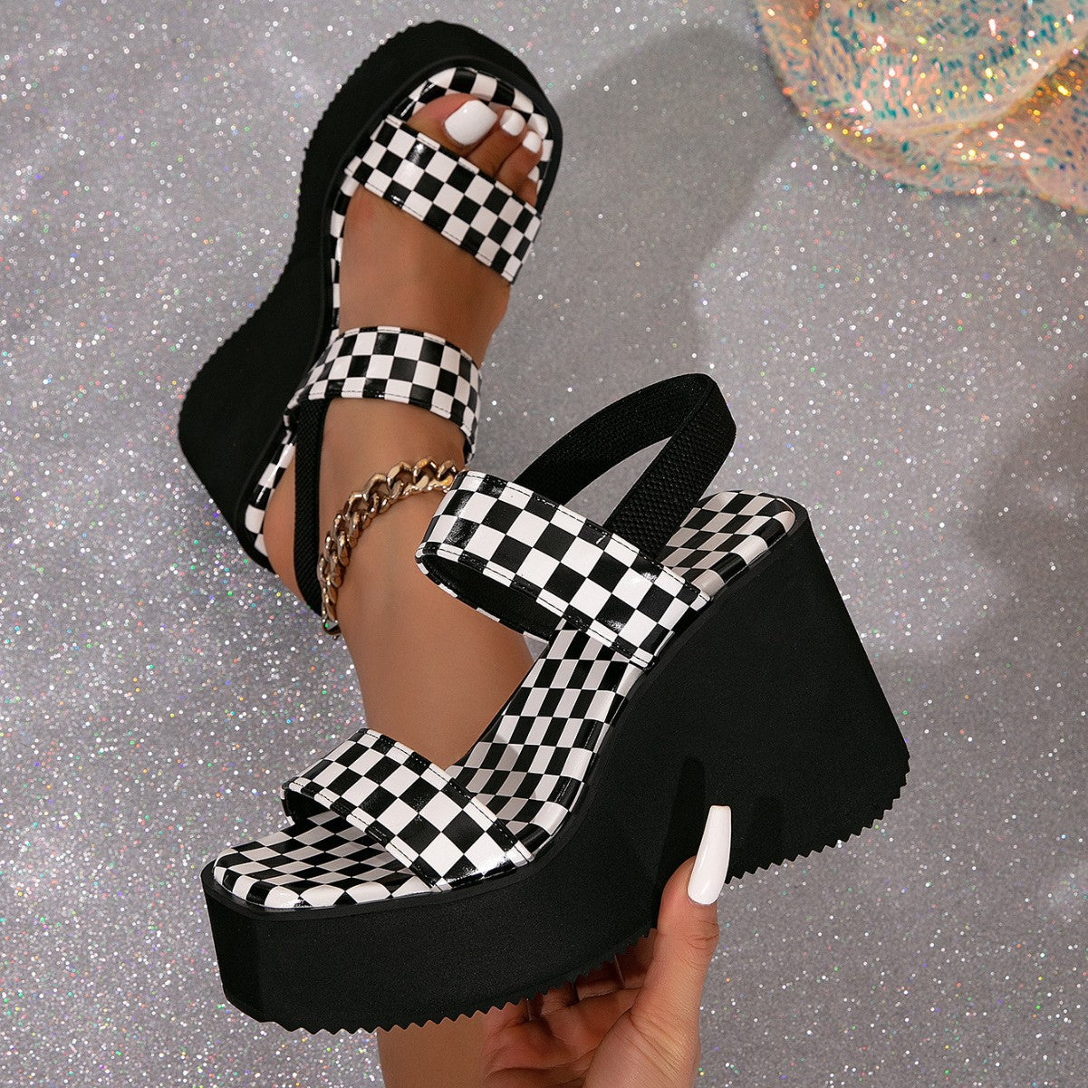 WAYNA™ – Sandales à Talons Compensés à Carreaux Élégantes